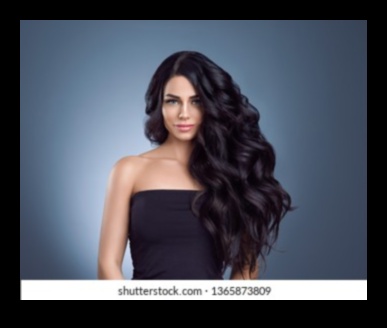 تمكين جمال امرأة سمراء: احتضان التنوع في تصفيفة الشعر