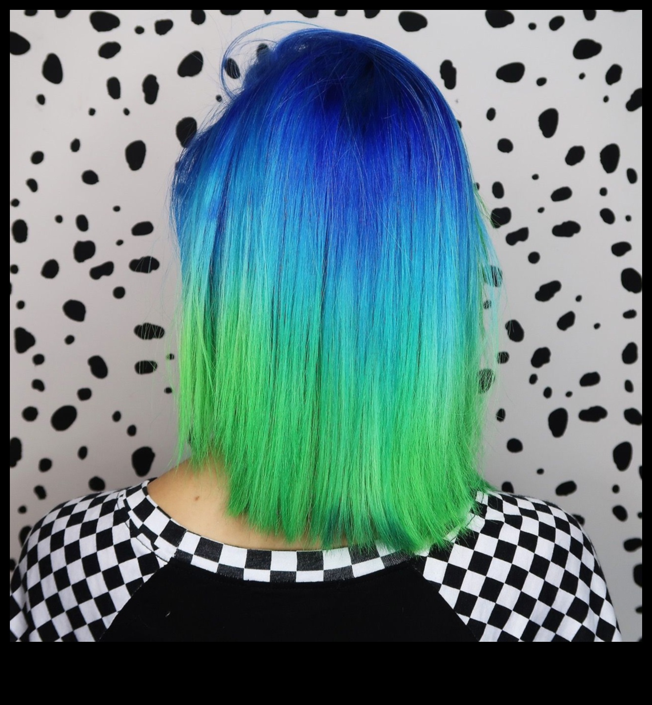 اللون الأزرق والأخضر الكهربائي: أفكار مستقبلية لتلوين الشعر