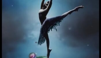 الباليه السماوي: الرقص الرشيق للكواكب في احتضان الجاذبية