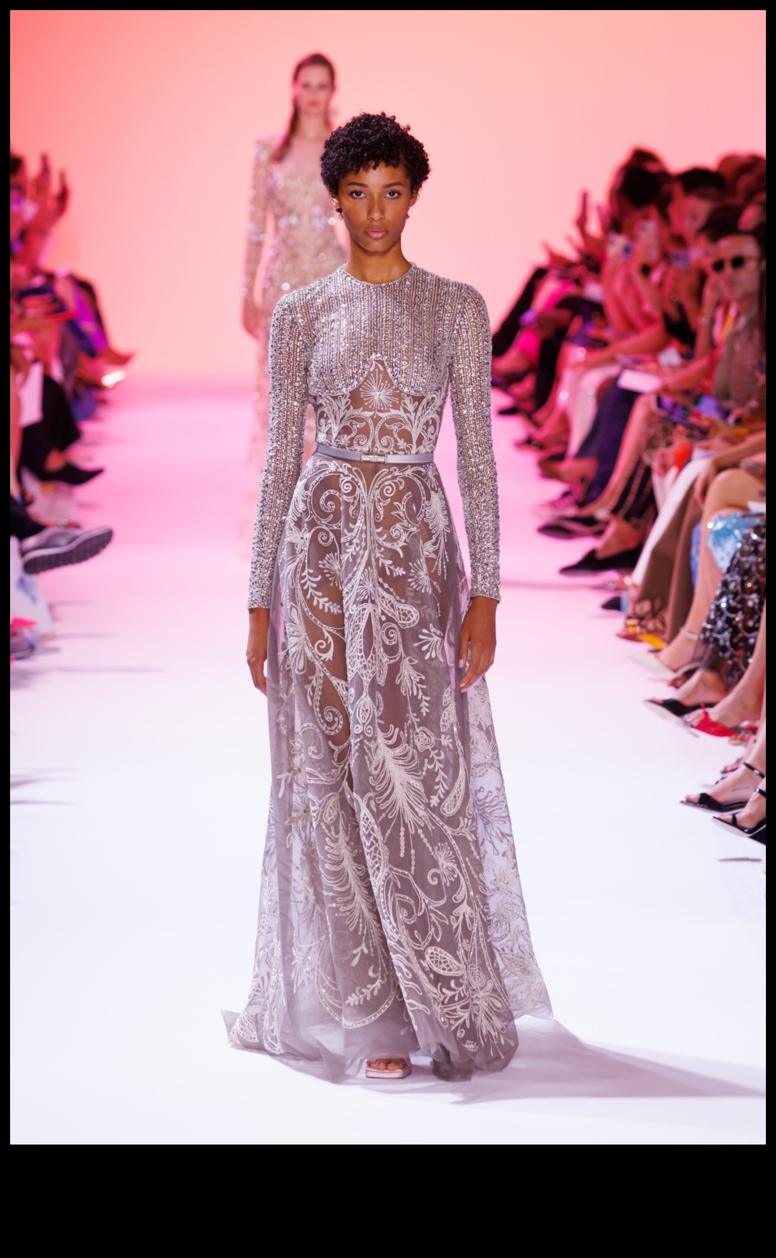 خيال المدرج: مشاهد تشبه الحلم في تصوير الأزياء المميزة